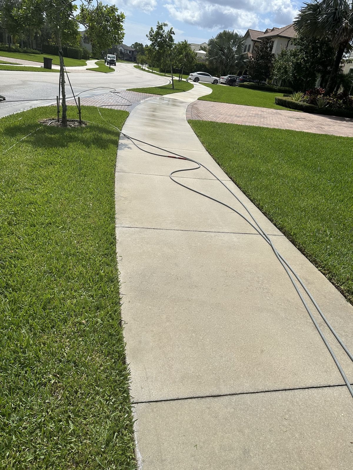 Residential sidewalk and walkway cleaning in Lake Worth, FL