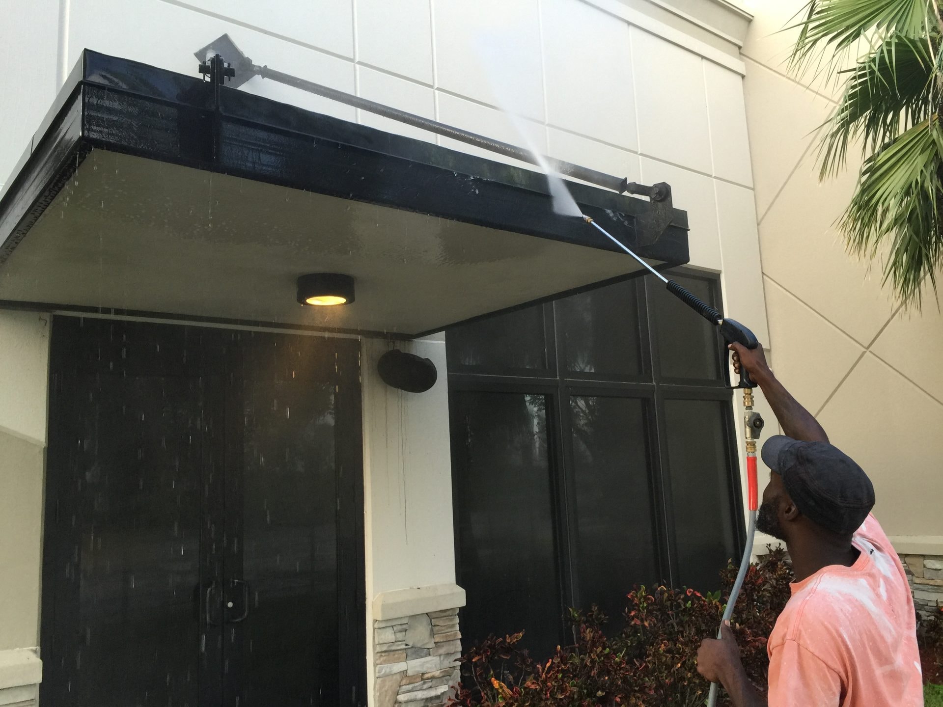 Commercial building washing in Wellington, FL