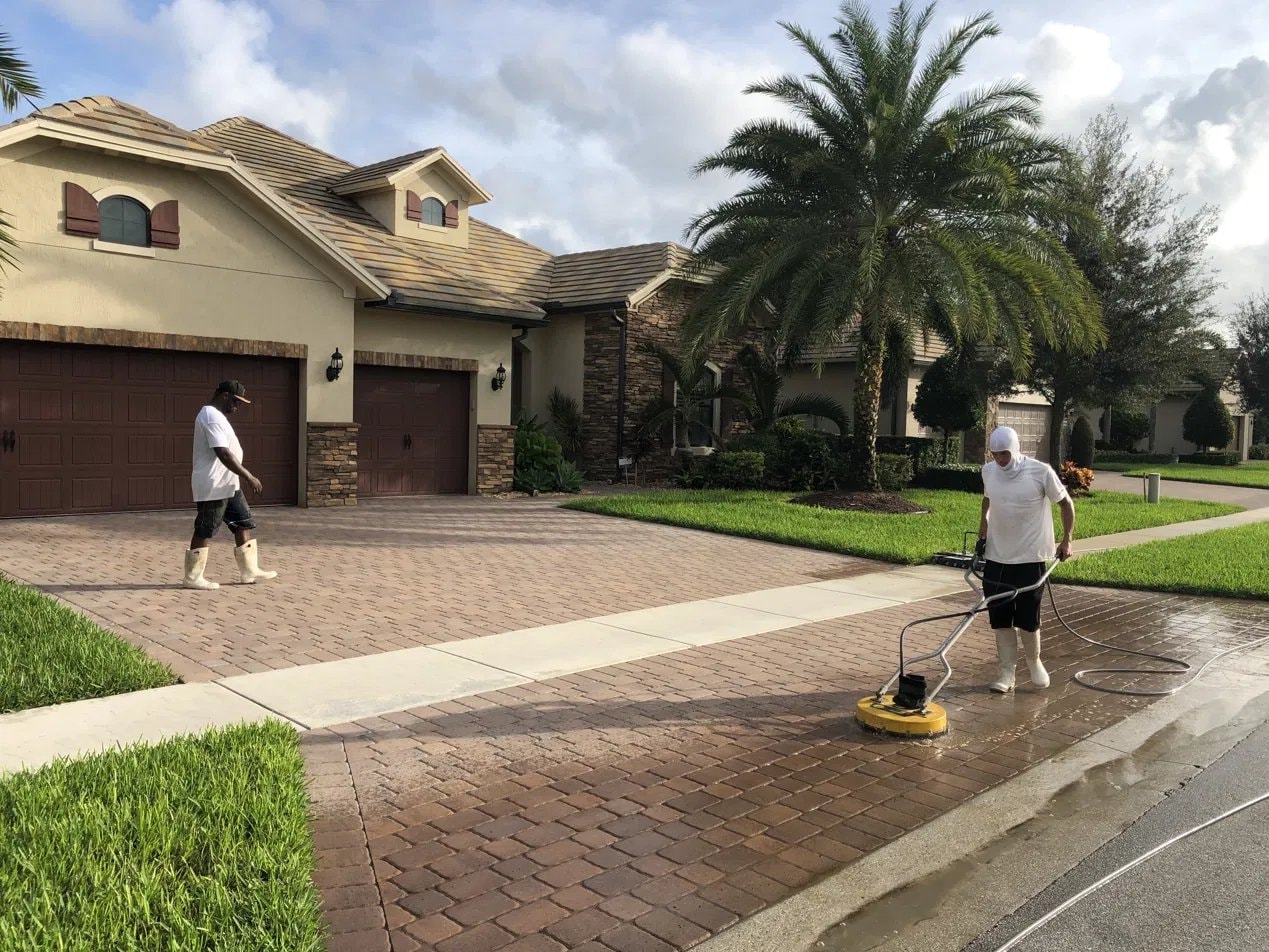 Paver driveway pressure washing - Wellington, FL