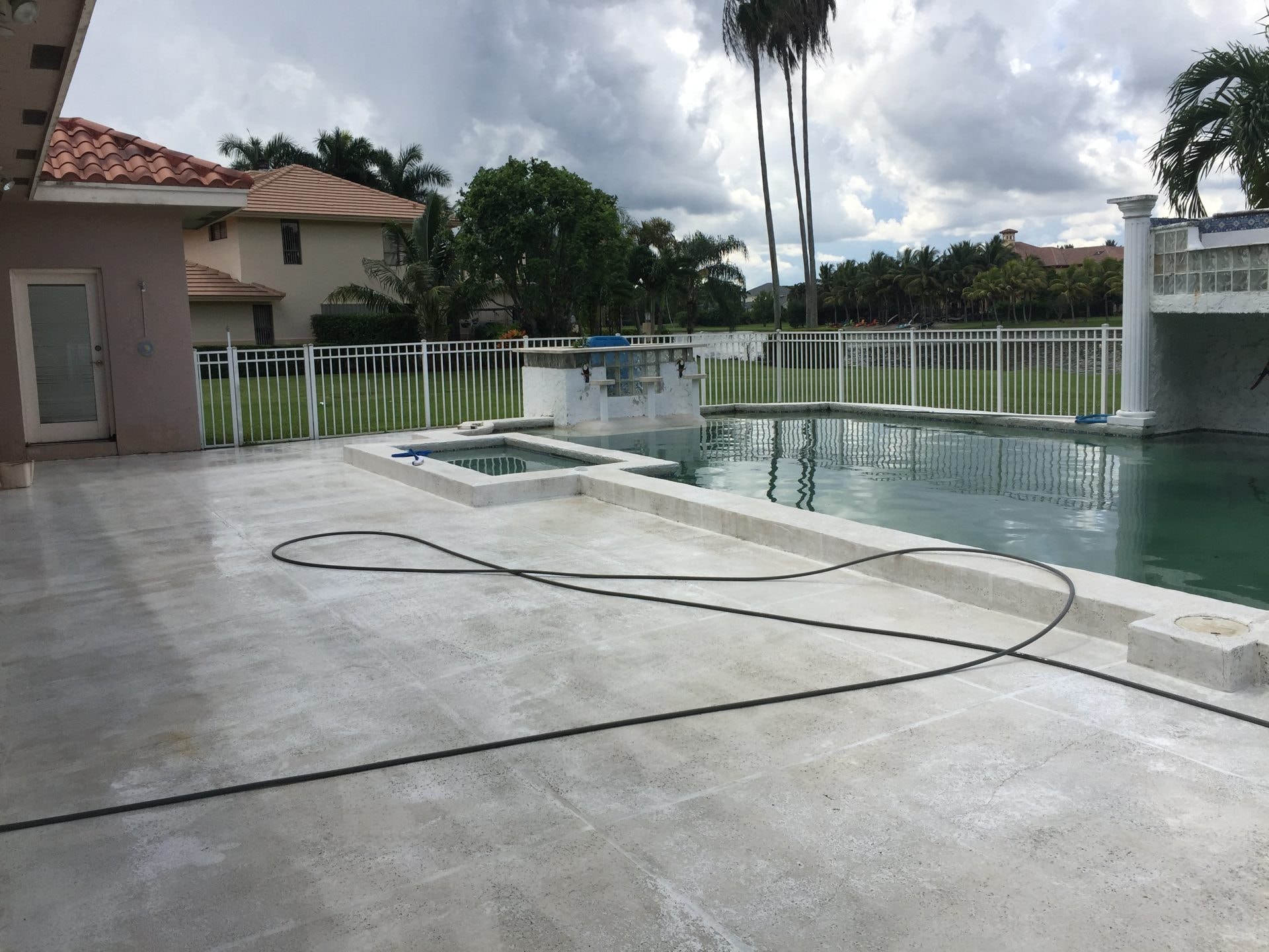 The same Wellington, FL pool deck after pressure cleaning